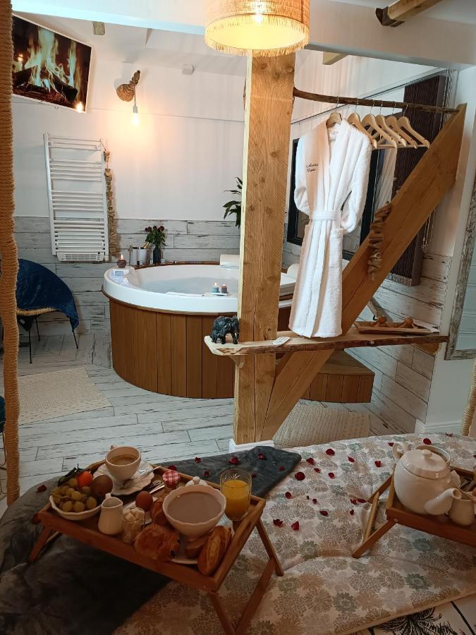 Le Maréchal Duplex - Appartement Cosy avec Baignoire spa Balnéo - CAEN hyper Centre Esterno foto