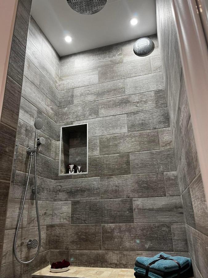 Le Maréchal Duplex - Appartement Cosy avec Baignoire spa Balnéo - CAEN hyper Centre Esterno foto