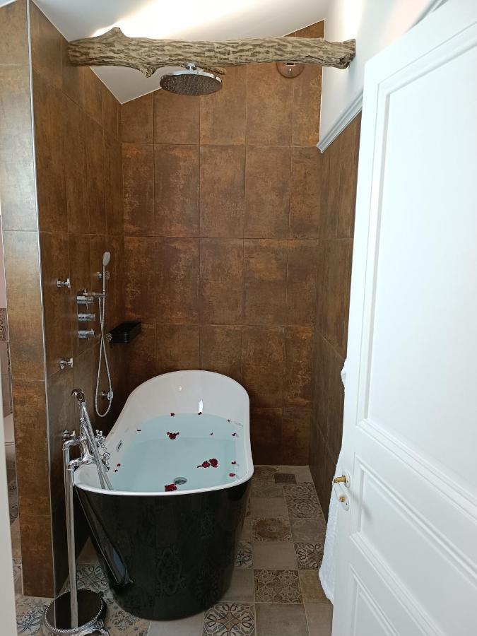 Le Maréchal Duplex - Appartement Cosy avec Baignoire spa Balnéo - CAEN hyper Centre Esterno foto